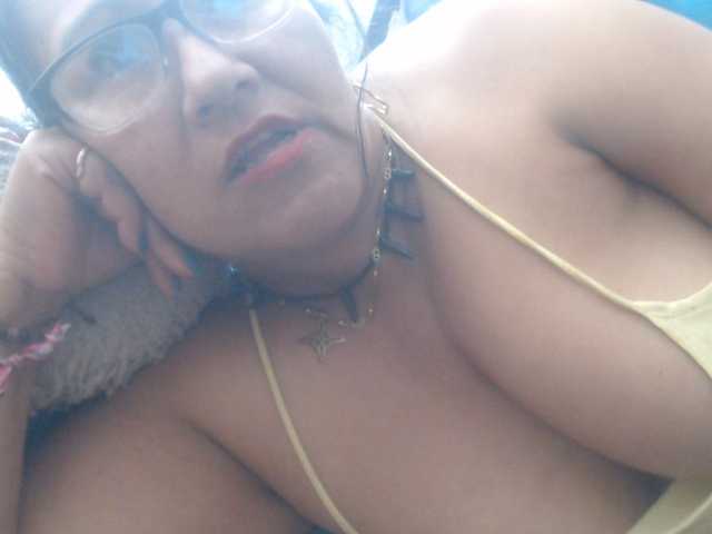 Meganny2023 live cam on BongaCams