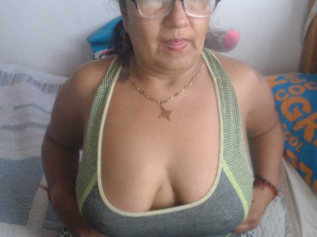 Meganny2023 live cam on BongaCams