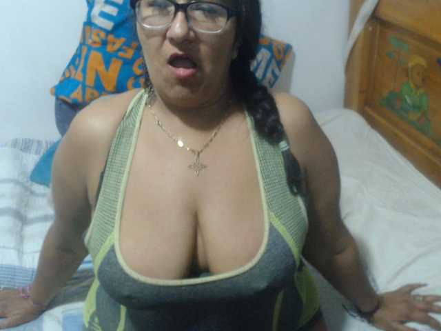 Meganny2023 live cam on BongaCams