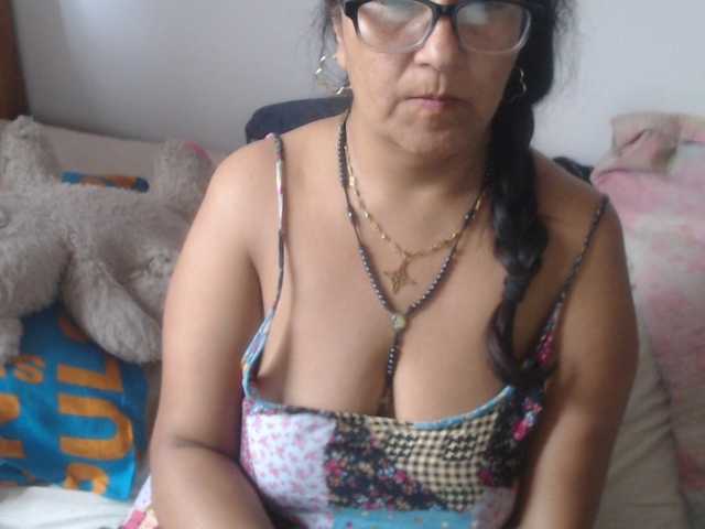 Meganny2023 live cam on BongaCams