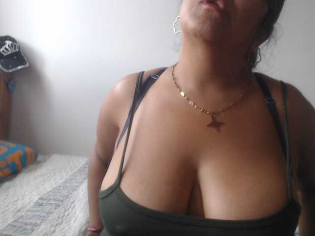 Meganny2023 live cam on BongaCams