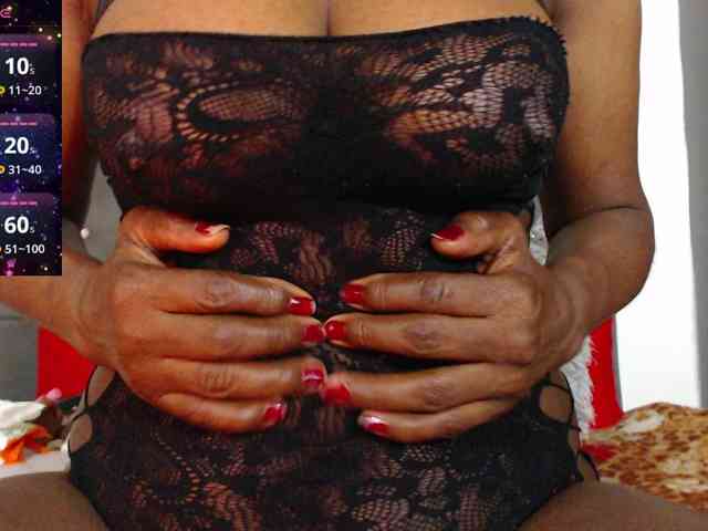 Modelo: ebony-susy