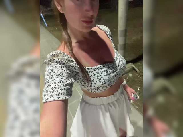 KARAMELKA25's BongaCams show and profile