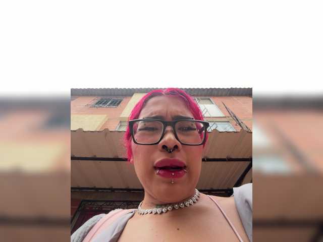 ArielMoore live cam on BongaCams