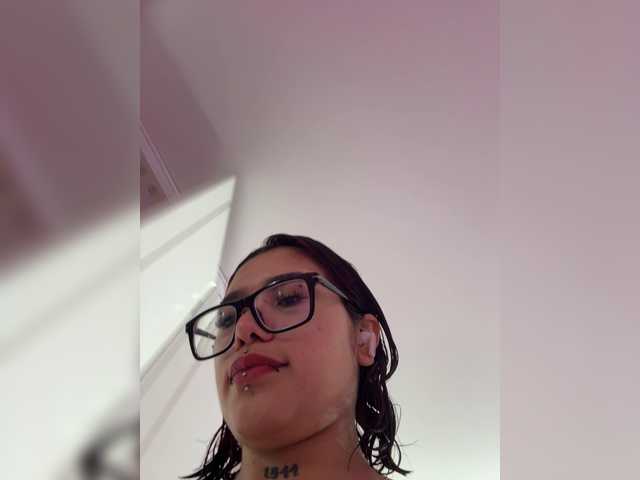 ArielMoore live cam on BongaCams
