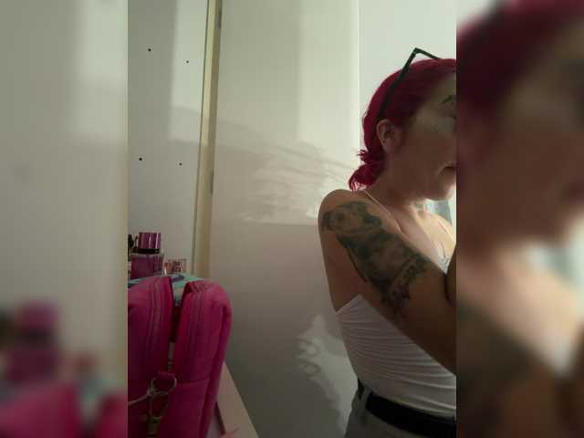 ArielMoore live cam on BongaCams