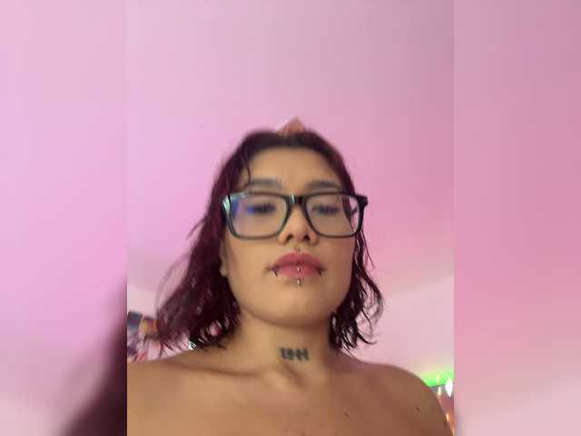 ArielMoore live cam on BongaCams