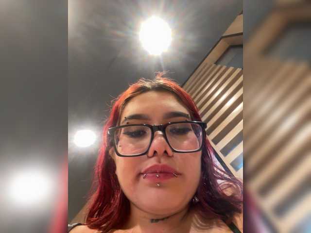 ArielMoore live cam on BongaCams