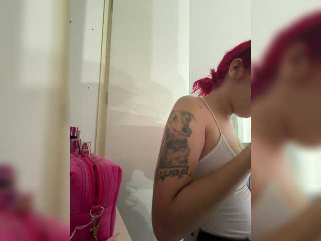 ArielMoore live cam preview