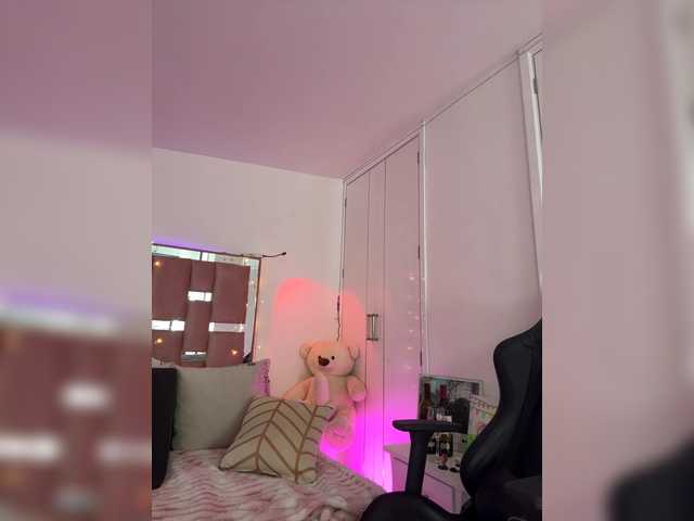 ArielMoore live cam on BongaCams