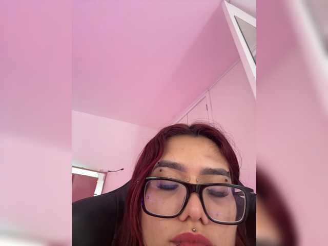 ArielMoore live cam on BongaCams