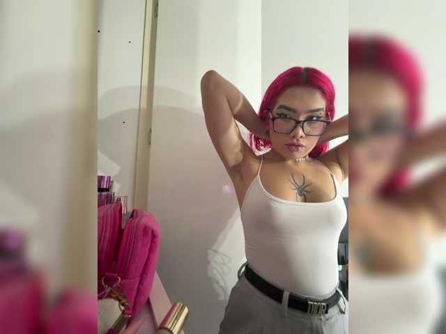 ArielMoore live cam on BongaCams