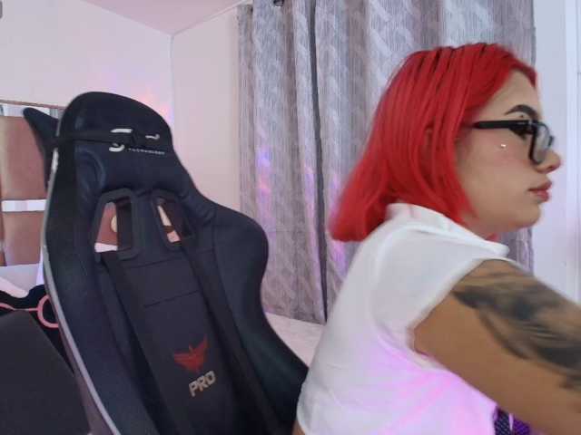 ArielMoore live cam on BongaCams