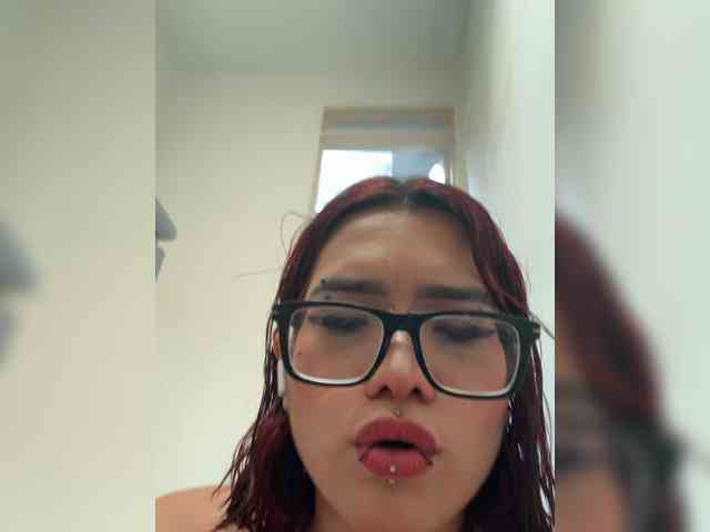 ArielMoore webcam