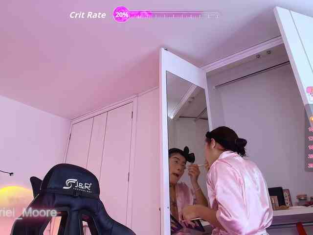 ArielMoore webcam