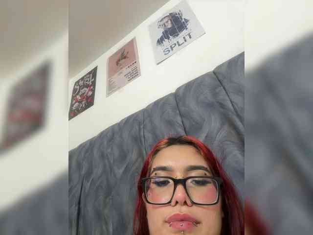 ArielMoore webcam