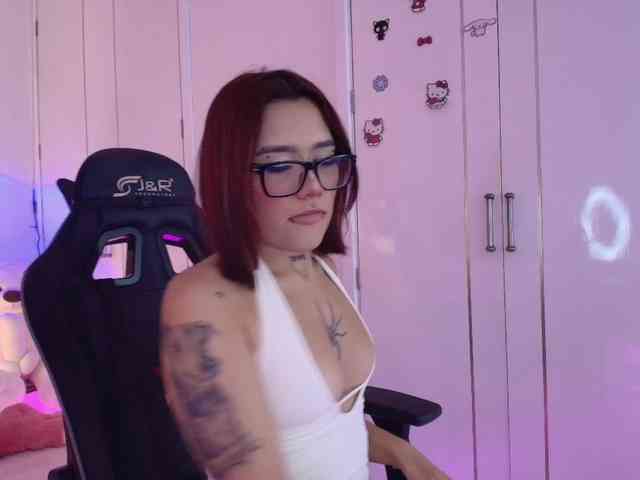 ArielMoore webcam
