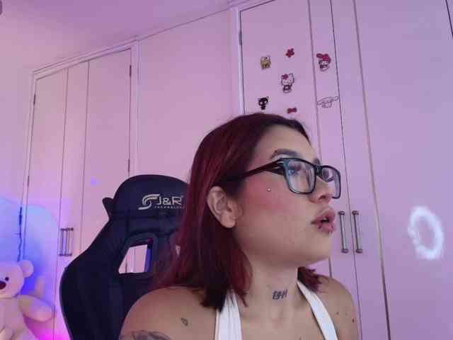 ArielMoore webcam