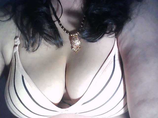 sexycharu live cam on BongaCams