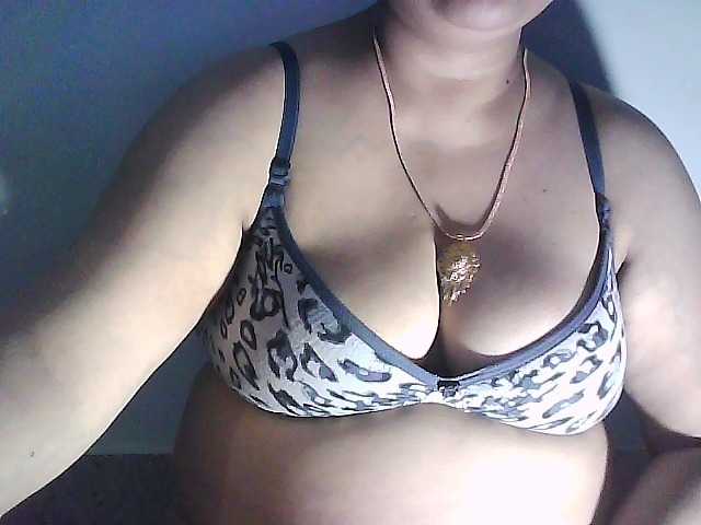 sexycharu live cam on BongaCams
