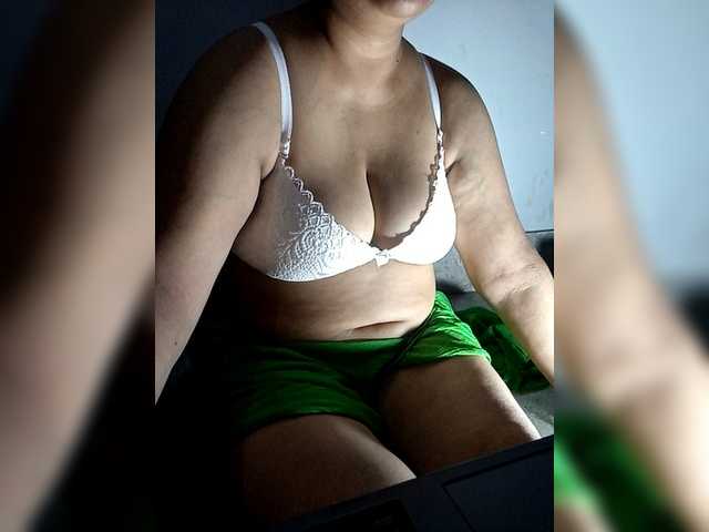 sexycharu live cam on BongaCams