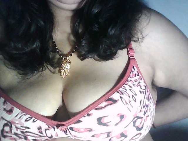 sexycharu live cam on BongaCams