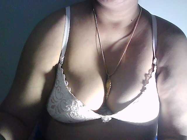 sexycharu live cam on BongaCams