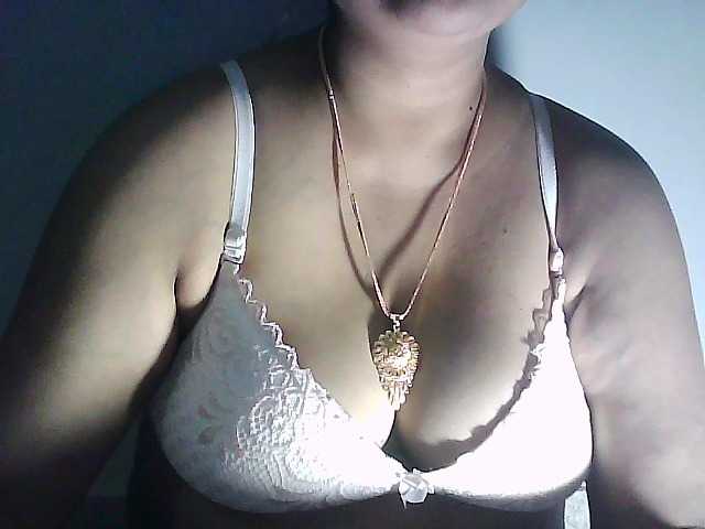 sexycharu live cam on BongaCams