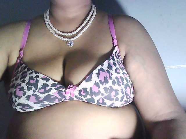 sexycharu, en directo ahora en BongaCams