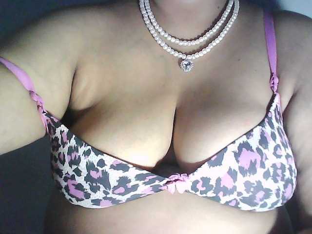 sexycharu, en directo ahora en BongaCams