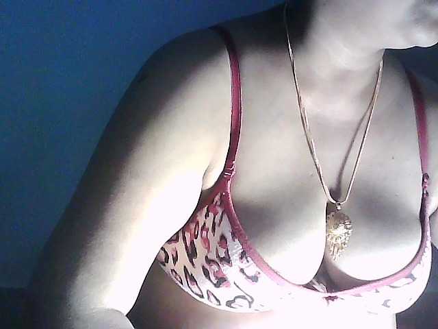 sexycharu live cam on BongaCams