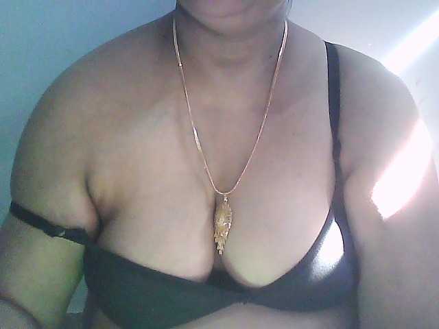 sexycharu live cam on BongaCams