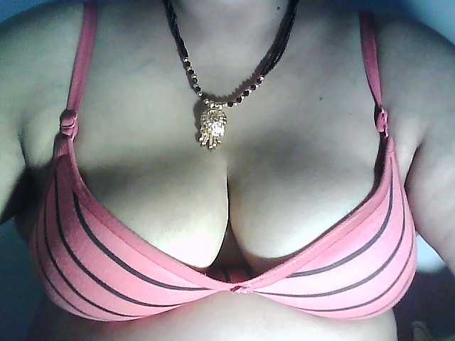 sexycharu live cam on BongaCams