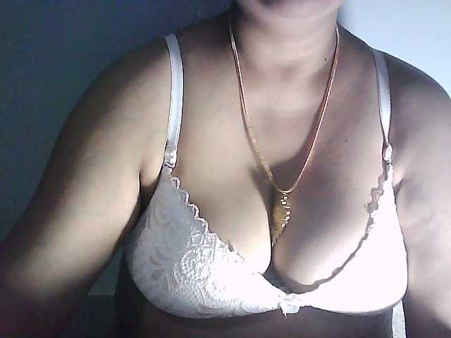 sexycharu live cam on BongaCams