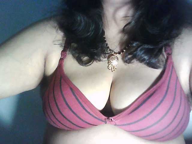 sexycharu live cam on BongaCams