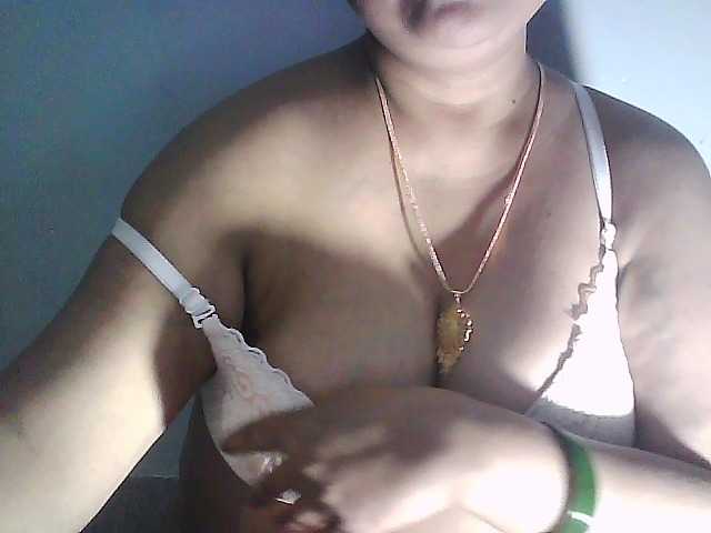 sexycharu live cam on BongaCams