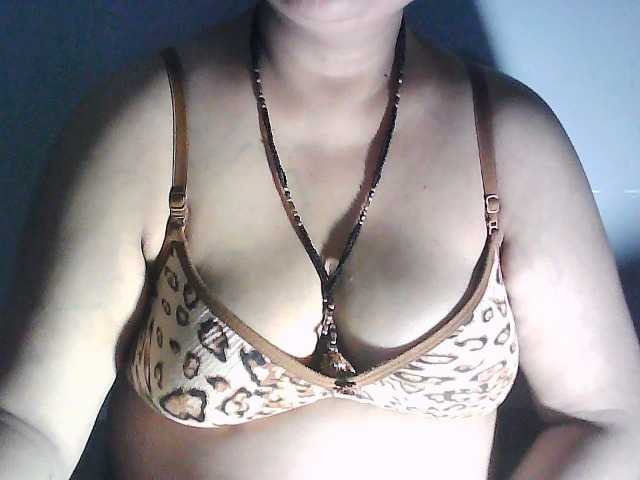 sexycharu live cam on BongaCams