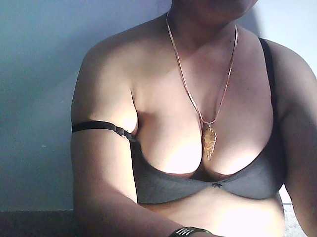 sexycharu live cam on BongaCams