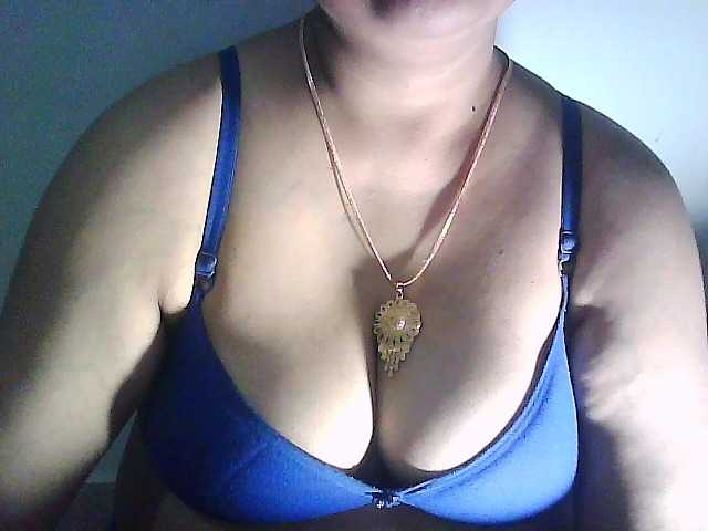 sexycharu live cam on BongaCams