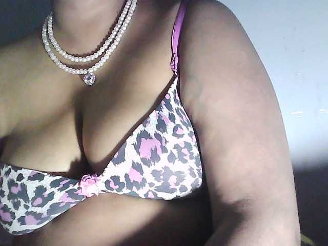 sexycharu, en directo ahora en BongaCams