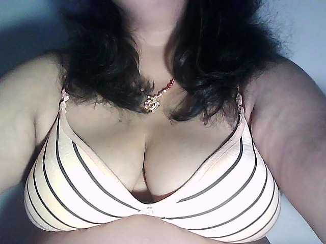 sexycharu live cam on BongaCams