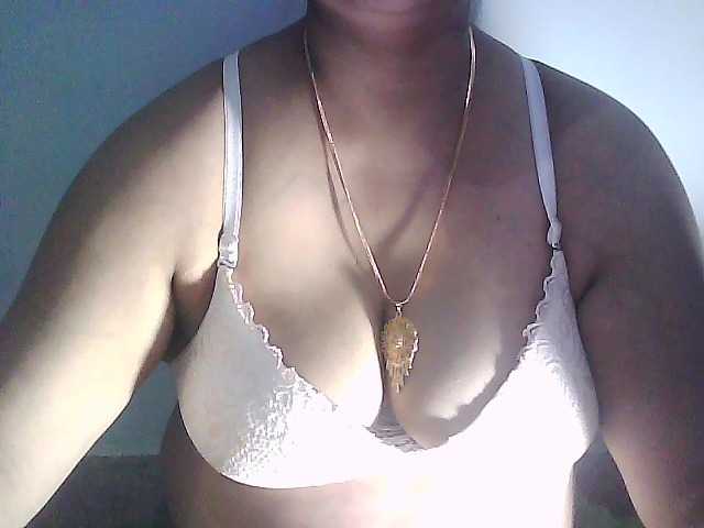 sexycharu live cam on BongaCams