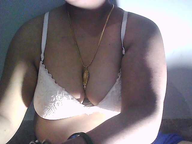 sexycharu live cam on BongaCams
