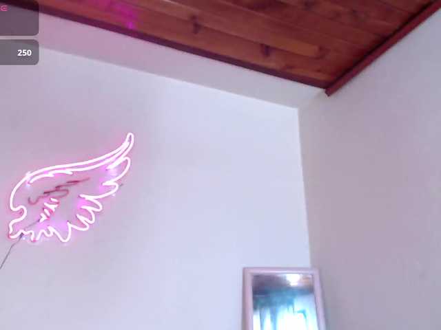 Missdennise live cam on BongaCams