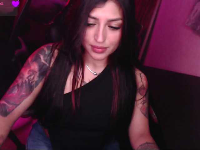 Missdennise live cam on BongaCams