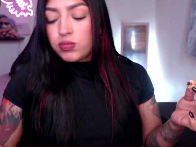 Missdennise live cam on BongaCams
