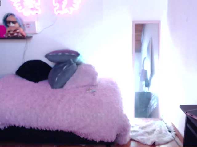 Missdennise live cam on BongaCams