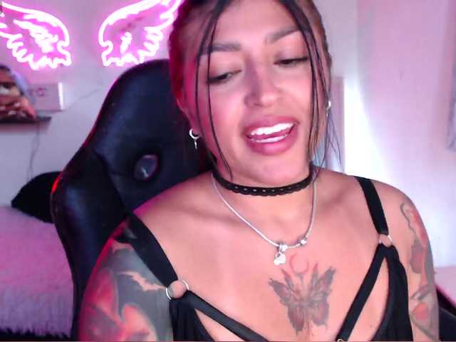 Missdennise live cam on BongaCams