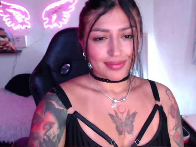 Missdennise live cam on BongaCams
