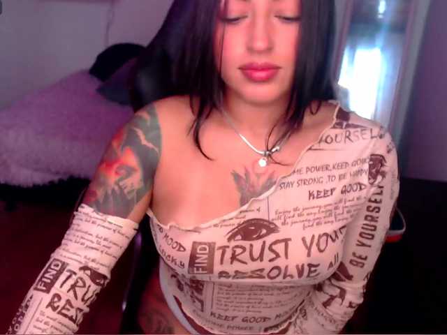 Missdennise live cam on BongaCams